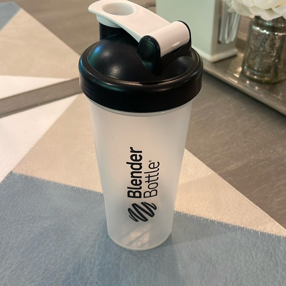 20 ounce Blender Bottle with Shaker